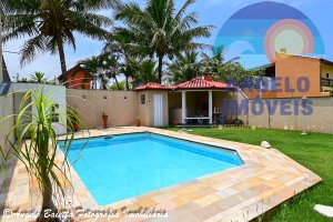 Casa com piscina a 50 metros da praia no bairro Convento Velho em Peruibe