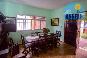Casa terrea, 3 dormitórios, 2 lotes,  no bairro Arpoador, á 200 metros da praia