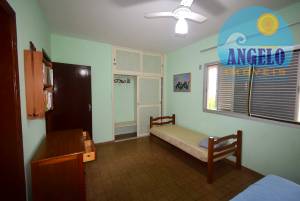 Casa terrea, 3 dormitórios, 2 lotes,  no bairro Arpoador, á 200 metros da praia