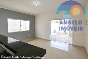 Casa pé na areia a venda no bairro Oásis em Peruíbe