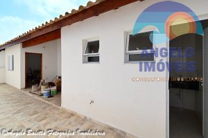 Casa pé na areia a venda no bairro Oásis em Peruíbe