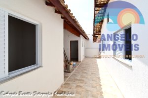 Casa pé na areia a venda no bairro Oásis em Peruíbe