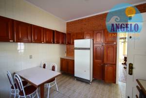 Casa térrea com piscina, 3 dormitorios em Peruíbe, entre 400 e 800 metros da praia