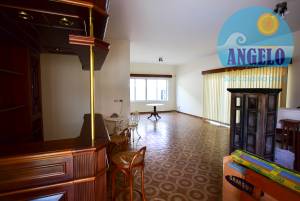 Casa térrea com piscina, 3 dormitorios em Peruíbe, entre 400 e 800 metros da praia