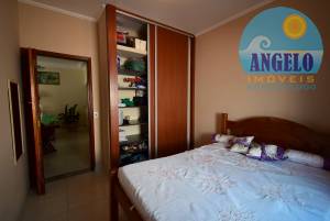 Casa para venda no bairro Continental em Peruíbe, entre 400 e 800 metros da praia