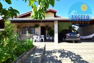 Casa para venda no bairro Continental em Peruíbe, entre 400 e 800 metros da praia