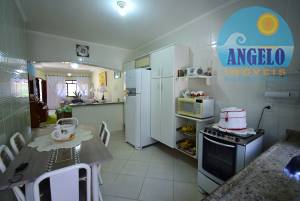 Casa para venda no bairro Continental em Peruíbe, entre 400 e 800 metros da praia
