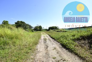 Terreno á venda no bairro Maria Helena Novaes em Peruíbe