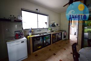 Casa com piscina para venda no bairro Oásis em Peruíbe, entre 800 e 1200 metros da praia