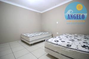 Sobrado com piscina, 5 suites em Peruibe, entre 400 e 800 metros da praia