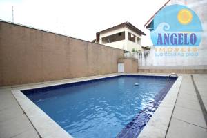 Sobrado com piscina, 5 suites em Peruibe, entre 400 e 800 metros da praia