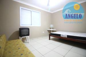 Sobrado com piscina, 5 suites em Peruibe, entre 400 e 800 metros da praia