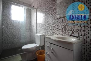 Sobrado com piscina, 5 suites em Peruibe, entre 400 e 800 metros da praia