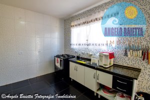 Casa com piscina á venda no bairro Stella Maris em Peruíbe