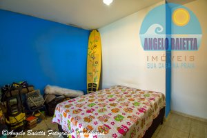 Casa com piscina á venda no bairro Stella Maris em Peruíbe