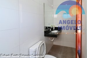 Casa com piscina a 50 metros da praia no bairro Florida em Peruíbe