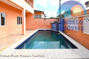 Sobrado com piscina á venda no bairro Jardim Marcia em Peruíbe