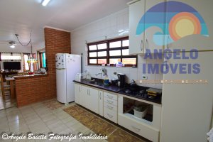 Casa á venda no condomínio Bougainvillée II em Peruíbe