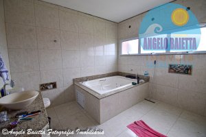 Sobrado Triplex á venda no bairro Oásis em Peruíbe