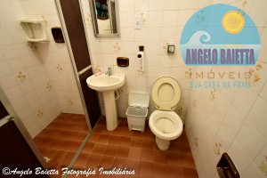 Casa para locação no bairro Centro em Peruíbe, á 200 metros da praia