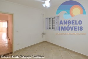 Casa para locação no bairro Centro em Peruíbe