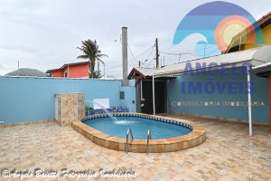 Casa lado praia á venda no bairro Barra de Jangada em Peruíbe