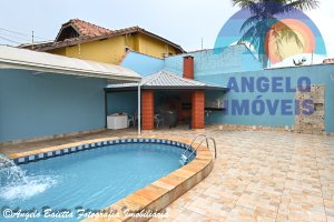 Casa lado praia á venda no bairro Barra de Jangada em Peruíbe