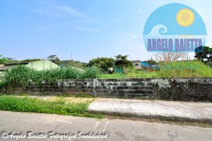 Terreno á venda no bairro Belmira Novaes em Peruíbe