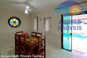 Casa lado praia á venda no bairro Belmira Novaes em Peruíbe