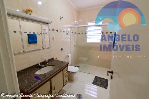 Casa lado praia á venda no bairro Belmira Novaes em Peruíbe