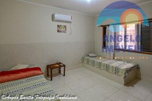 Casa lado praia á venda no bairro Belmira Novaes em Peruíbe