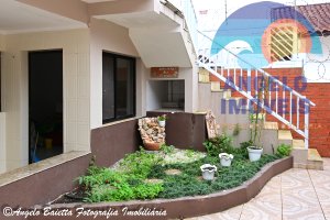 Casa lado praia á venda no bairro Belmira Novaes em Peruíbe