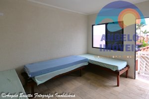 Casa lado praia á venda no bairro Belmira Novaes em Peruíbe