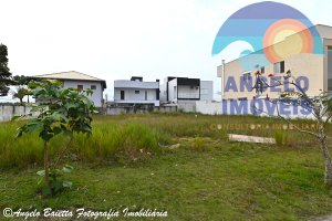 Terreno á venda no condomínio Bougainvillée IV em  Peruíbe