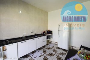 Casa á venda no bairro Maria Helena Novaes em Peruíbe