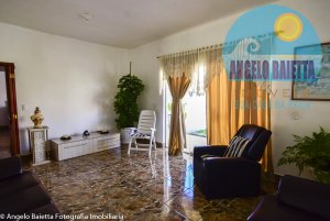 Casa á venda no bairro Maria Helena Novaes em Peruíbe