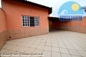 Casa á venda no bairro Icaraíba em Peruíbe