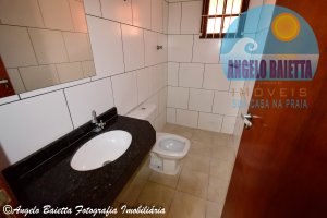 Casa á venda no bairro Icaraíba em Peruíbe