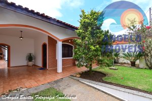 Casa lado praia á venda, 2 lotes, no bairro Oasis em Peruíbe