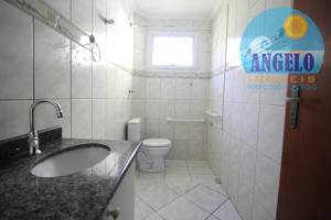 Casa para venda no bairro Centro em Peruibe, entre 400 e 800 metros da praia