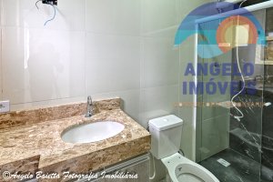 Casa com piscina á venda no bairro Flora Rica em Peruíbe