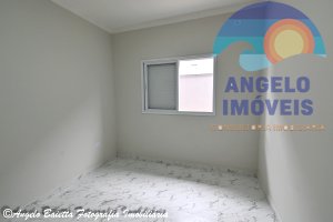 Casa com piscina á venda no bairro Flora Rica em Peruíbe
