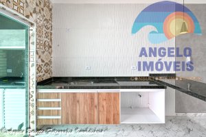 Casa com piscina á venda no bairro Flora Rica em Peruíbe