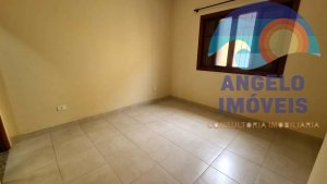 Casa com piscina á venda no bairro Oásis em Peruíbe