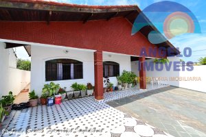 Casa á venda no bairro Florida em Peruíbe