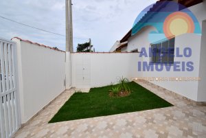 Casa á venda no bairro Jardim Veneza em Peruíbe