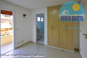 Sobrado á venda no condomínio Villaggio Terrazza em Peruíbe, frente ao mar
