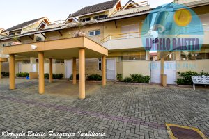 Sobrado á venda no condomínio Villaggio Terrazza em Peruíbe, frente ao mar