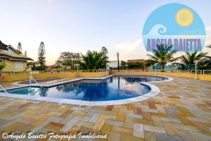 Sobrado á venda no condomínio Villaggio Terrazza em Peruíbe, frente ao mar