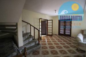 Casa á venda no bairro Josedy em Peruibe, frente ao mar